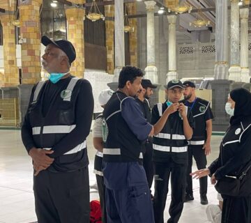 فرق ساعد تخطط لمهمة في الحرم